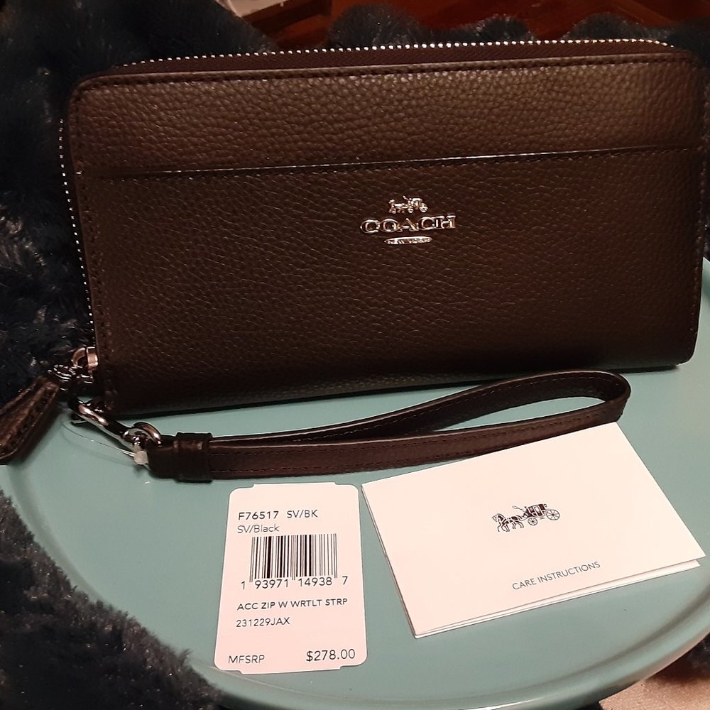 NWT SV/BK COACH Accordion Zip Wallet free shipping